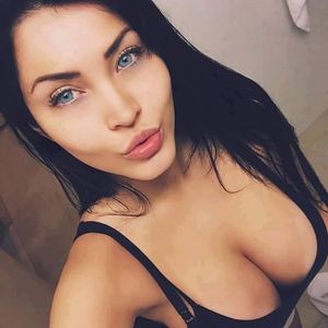 she look so pretty... and those boobs !! woooooow !