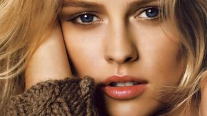 Teresa Palmer -2/86 -5'6''- 34-24-35''- 32B-Bra -128lbs -7-Shoe, Sweet Australian Cunnilingus! -Yum! Yum!