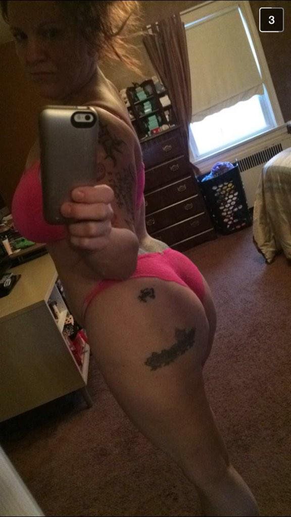 milf tattooed selfy