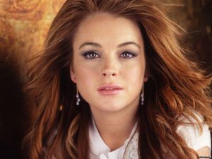 Lindsay Lohan -7/86 -5'5''- 36-25-34''-32D-Bra -115lbs - 8-Shoe, Beautiful Babe, Kiss! Kiss! -Yum! Yum! Yum!