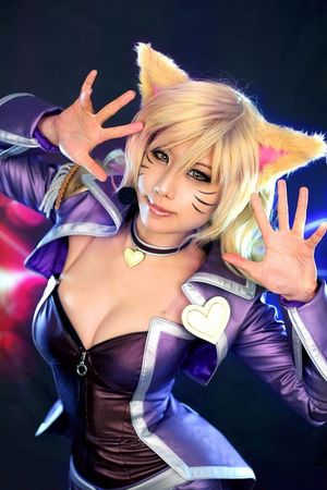 league of legends curvy cosplay babe ahri