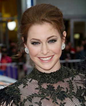 Esme Bianco -5/82 -5'8''- 34-24-35''-34B-Bra -121lbs -7-Shoe, British Beauty, Cunnilingus! -Yum! Yum!