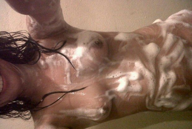Bella show her sexy body. Follow me to see more.