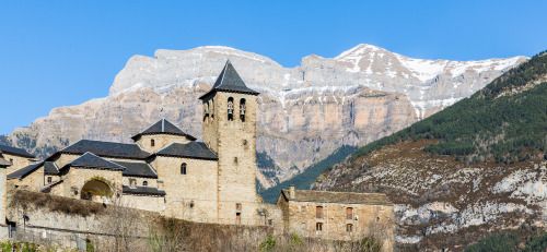 Wikipedia picture of the day on June 26, 2016:
Church of San...