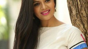 Bus Ke Andur Rupali Ki Gangbang Chudai