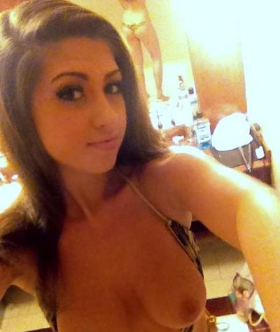 Sweet pussy taking self shot before the mirror