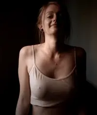 Amateur teen shaking her soft tits