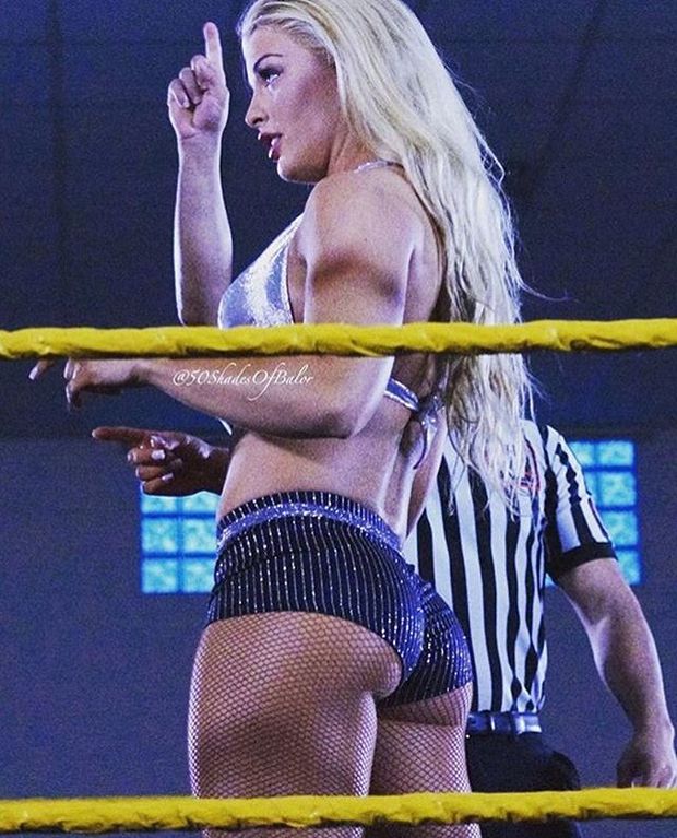 Female wrestler with a super Juicy Ass