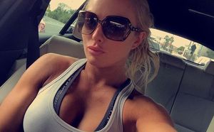 Gorgeous babe selfie