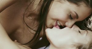 Gif Erotic Kissing - Lesbian Teen