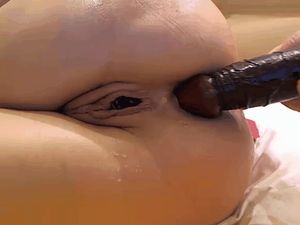 Fucking her ass until she squirts!