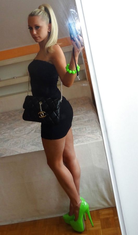 Gorgeous babe