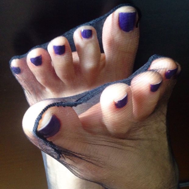 sexy feet wit purple toenails in stockings