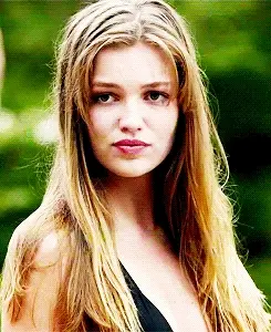 Lili Simmons -7/93 -5'7''- 33-24-35''-32A-Bra -119lbs - 7.5-Shoe, "Banshee"- Hot Wet Cunnilingus! -Yum! Yum!
