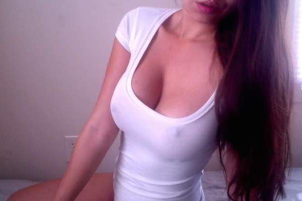 Unbelievable tits in a tight T