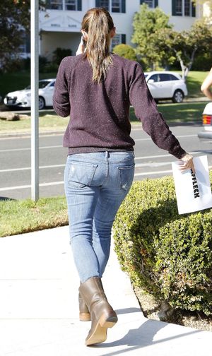 Jennifer-Garner-Booty-in-Jeans-5
