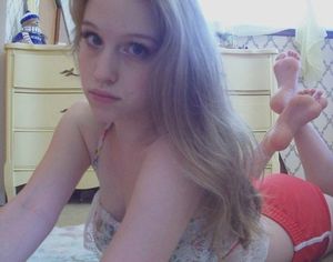 Hot amateur the pose
