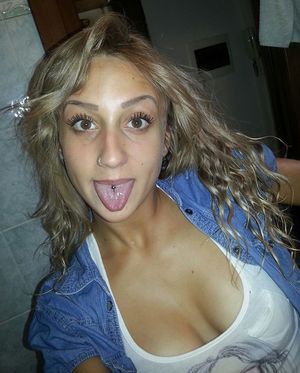 My beautiful fuckbuddy/cousin. Her name is Claudia.