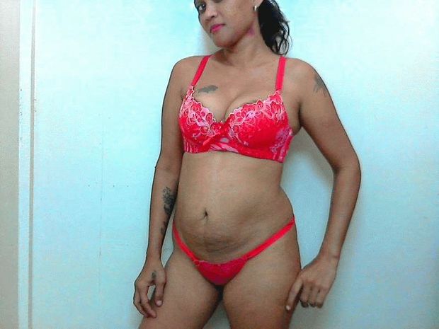 #Ebony neukmediep uit #Utrecht, een geile bi-meid met een heerlijke kut. Klik hier voor meer.