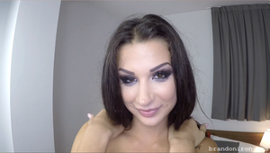 Susy Gala and her talented toes - pic 1 of 9