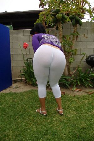 Thick Ass Latina Neighbor In Spandex