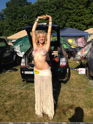 amateur-Busty-and-topless-blonde-hippie.png