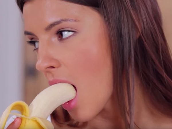 eating-banana-lead
