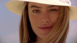 Camille Rowe -1/90 -5'7''- 33-23-35''-32B-Bra - 119lbs -7-Shoe, Paris Beauty, Model Cunnilingus! -Yum! Yum!