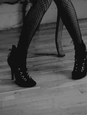 Taylor Momsen -7/93 -5'8''- 34-25-35''-32B-Bra -119lbs -8.5-Shoe, Hot Singer, Sweet Cunnilingus! -Yum! Yum!