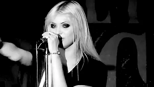 Taylor Momsen -7/93 -5'8''- 34-25-35''-32B-Bra -119lbs -8.5-Shoe, Hot Singer, Sweet Cunnilingus! -Yum! Yum!