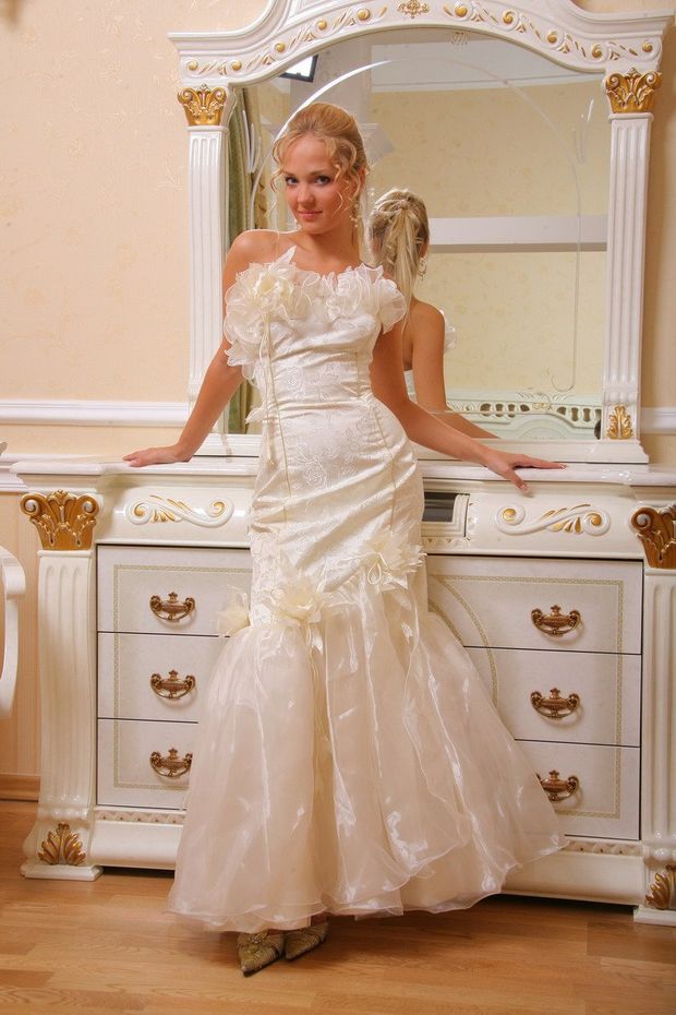 Blonde bride