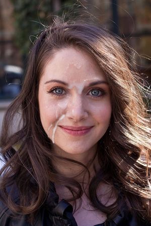 Alison Brie cum 1
