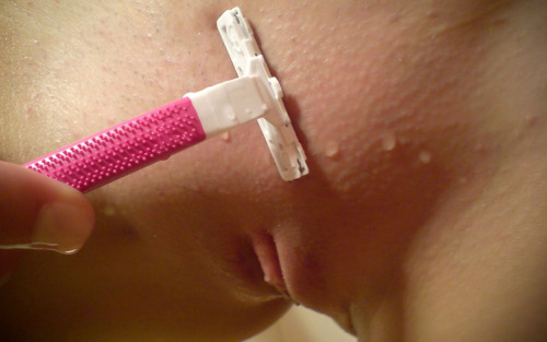 chatte rasée toute douce