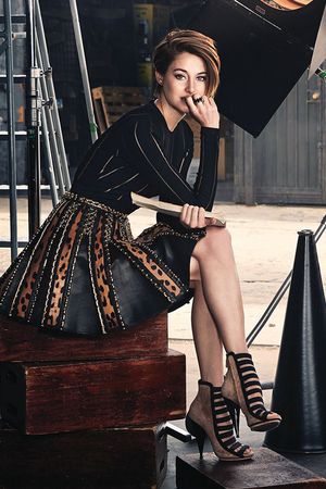 Hot actress Shailene Woodley looking bemused