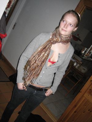 serre-tête et cardigan