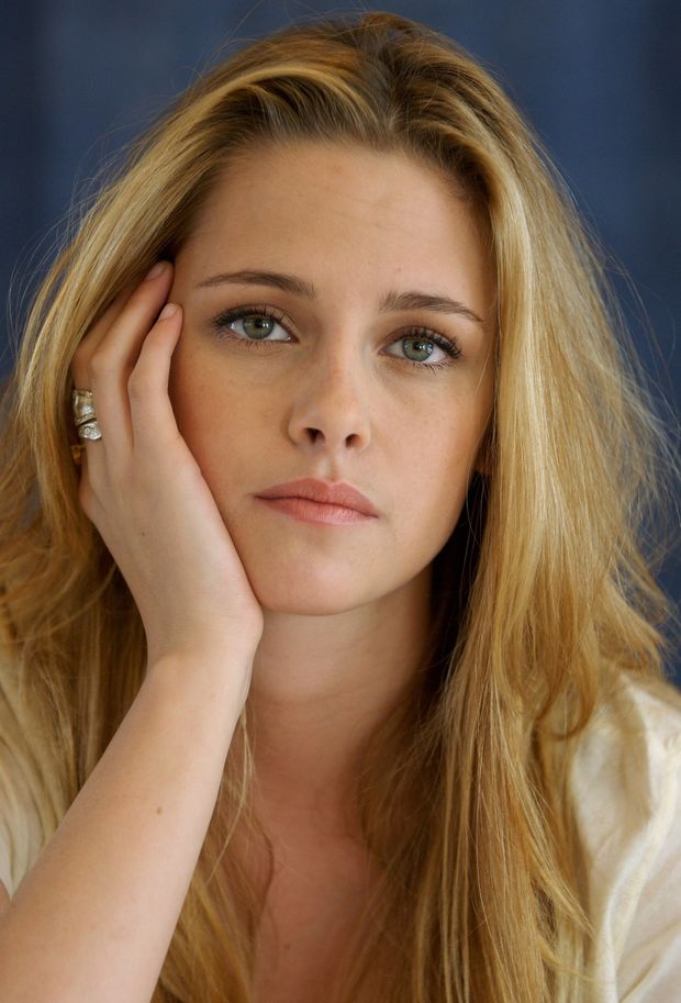 kiss kristen stewart