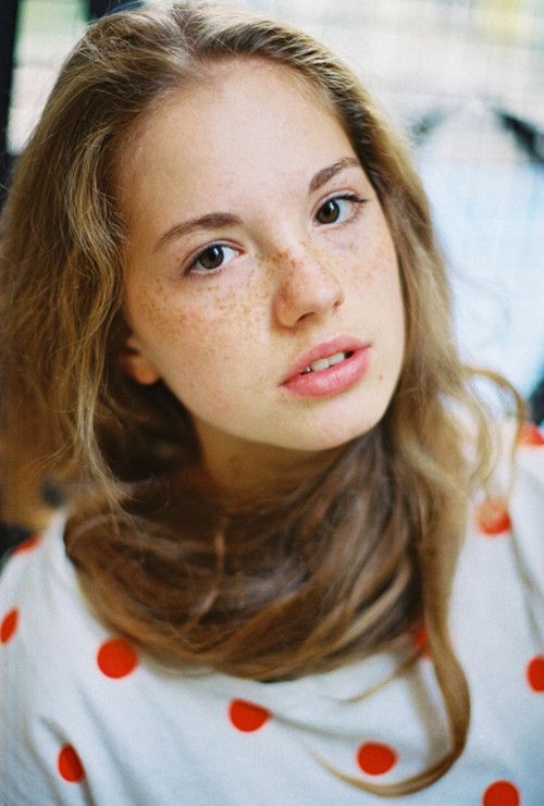 kiss her lips 16