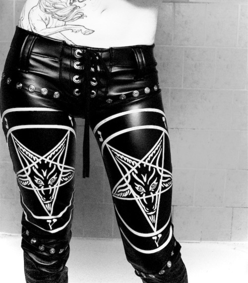 so-goth:
✝ GOTHIC BLOG ✝