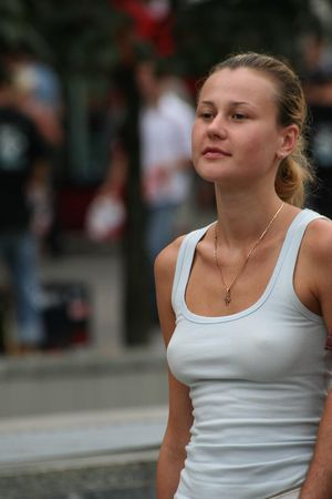 candid braless pokies
