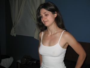 candid braless pokies
