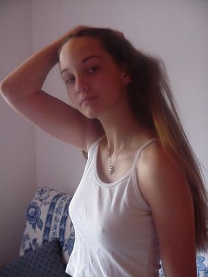 candid braless pokies