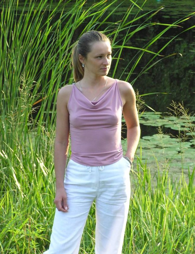 candid braless pokies