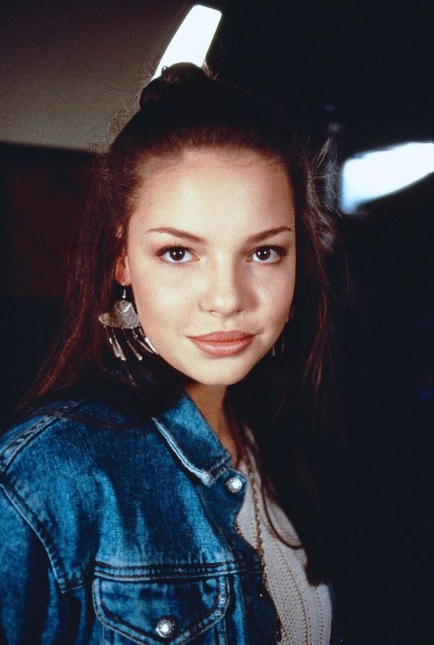 Katherine Heigl -11/78 -5'9''- "Under Siege 2"- Totally Best Kissable Mouth....Deep Kisses Too You Sweetheart!