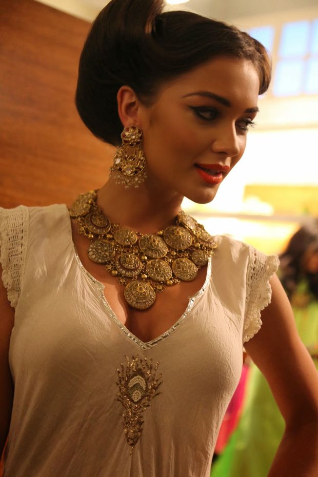 Amy Jackson -1/91 -5'7''- 34-25-35''-32C-Bra -115lbs -8-Shoe, British Model/Actress, Sweet Wet Cunnilingus! -Yum! Yum!