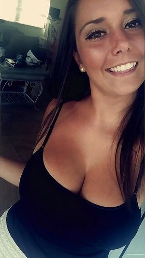 hot-busty-petite: beauty