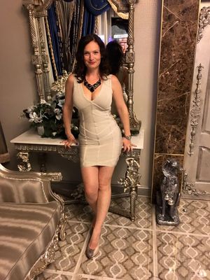 Sexy dressed milf!