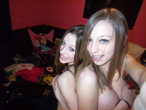 duo de copine presque nue
