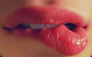 lips biting