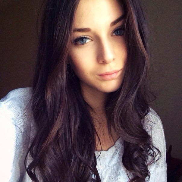 perfect beautiful brunette babe