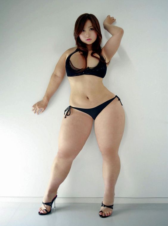 Sexy thick Asian babe